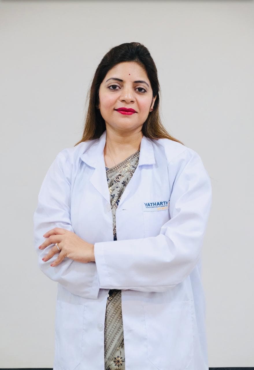 Dr. Pragati Jain consulting a patient